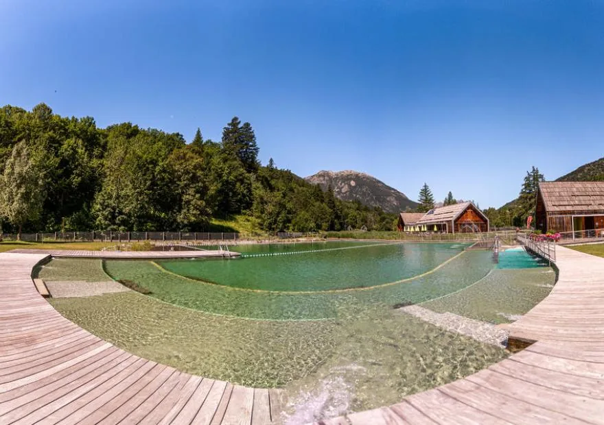Outdoor swimming pool with Alpine mountain views near Briançon